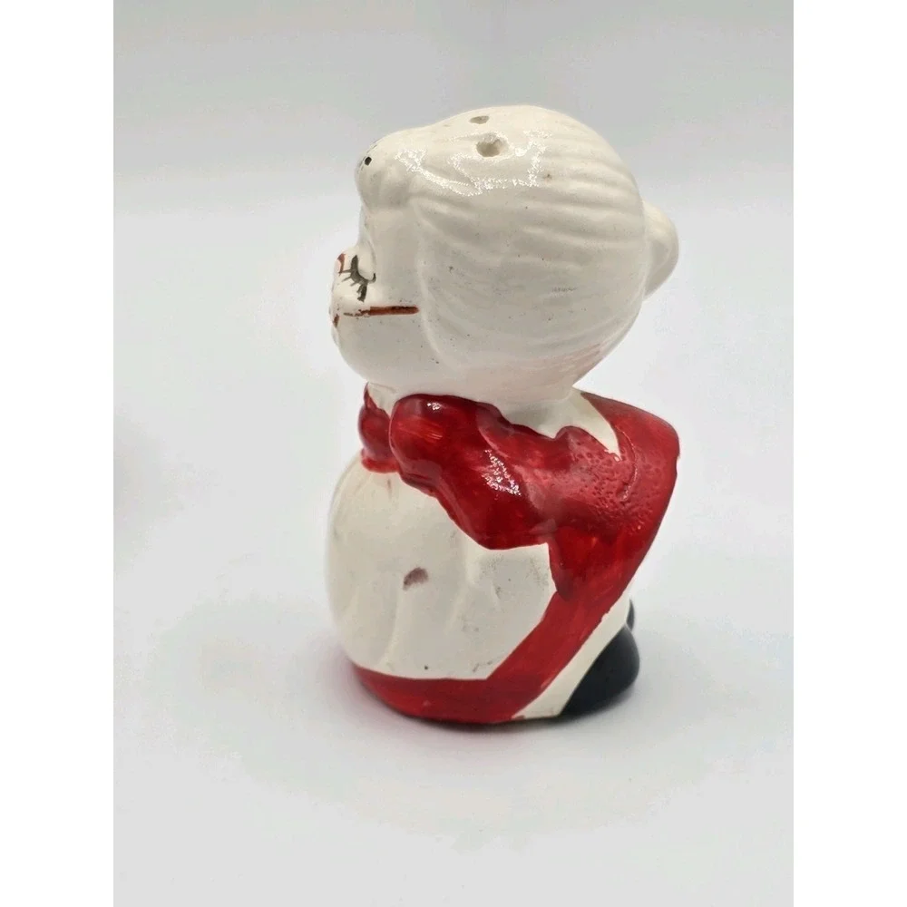 Vintage Mr. and Mrs. Santa Claus  Salt Pepper‎ Shakers Kissing Ceramic